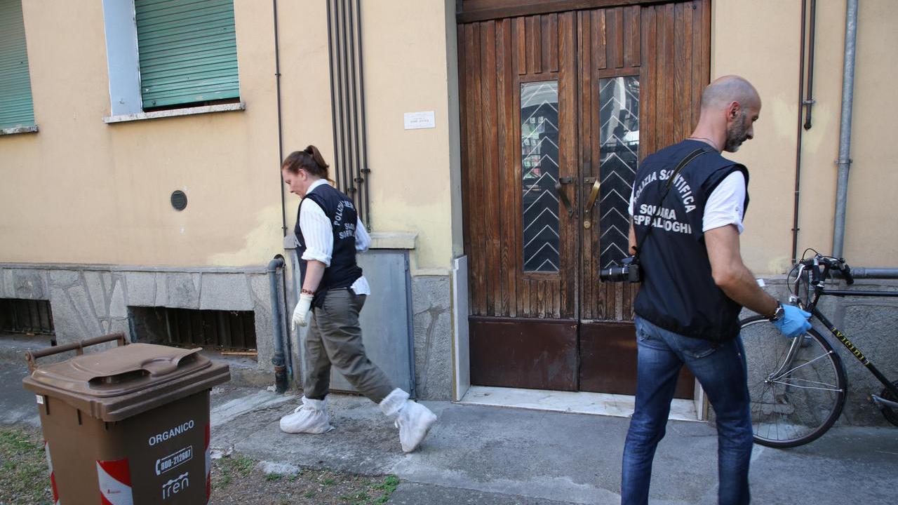 Accoltella alle spalle il rivale in amore: 30enne colpito sei volte alla schiena