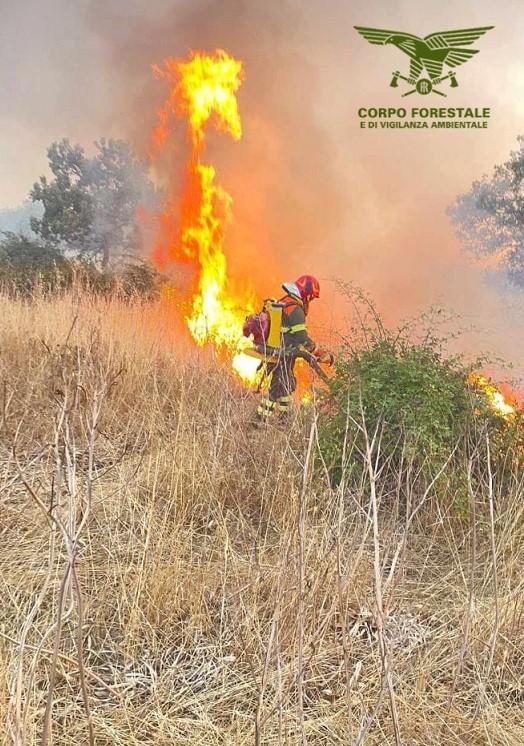 Incendio in una casa colonica a Marrubiu, paura per due bambine