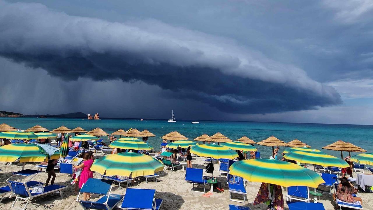 Spaventosa shelf cloud fa calare le tenebre sulla spiaggia di Cea: ecco cosa è successo