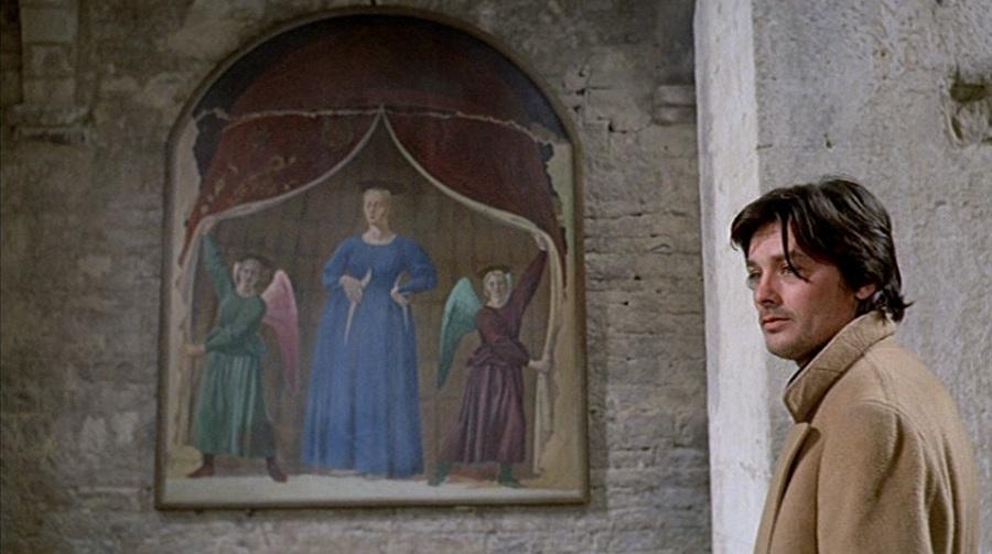 
	Alain Delon davanti alla riproduzione della Madonna del Parto

