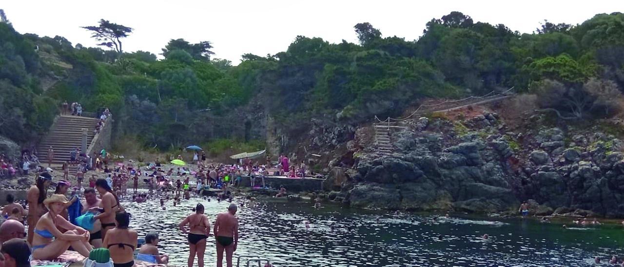 
	Turisti sull&rsquo;isola di Giannutri (foto Legambiente)

