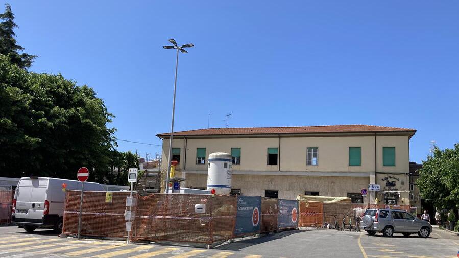 Cecina, trovato morto a 38 anni alla stazione: chi è la vittima