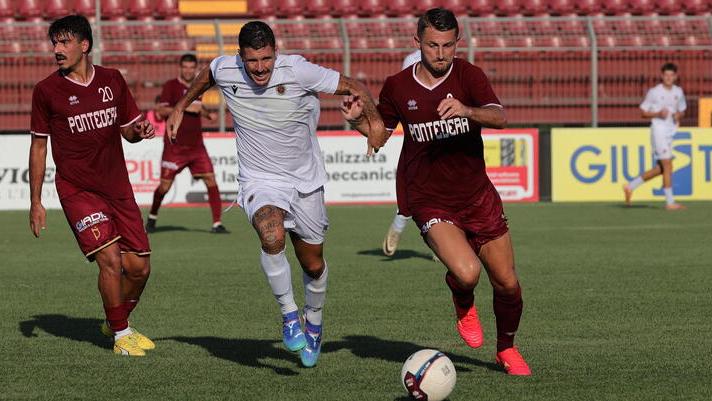 Giulio Giordani in azione nella amichevole contro il Pontedera