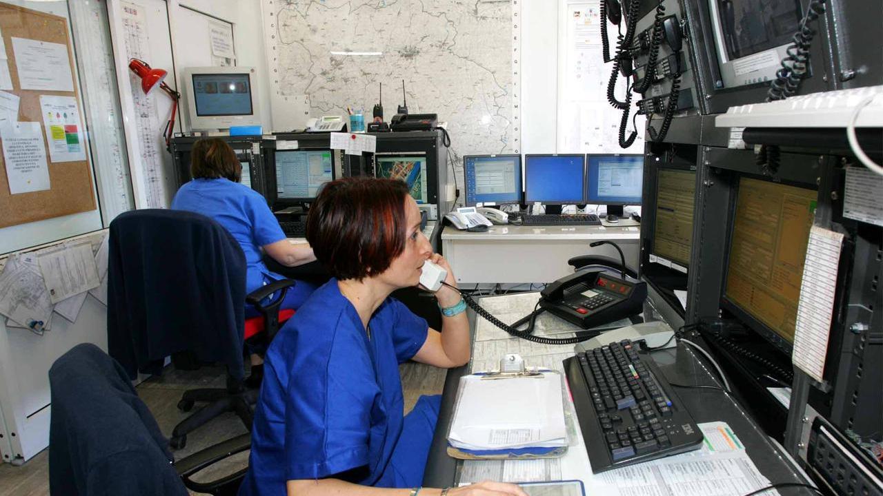 Centrale operativa del 118 all'ospedale di Empoli.
Centrale operativa del 118 all'ospedale San Giuseppe di Empoli. Nella foto centralinista.