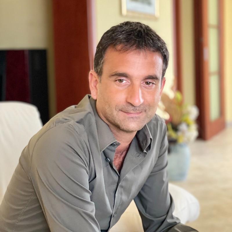 
	Lo scrittore Gianni Usai

