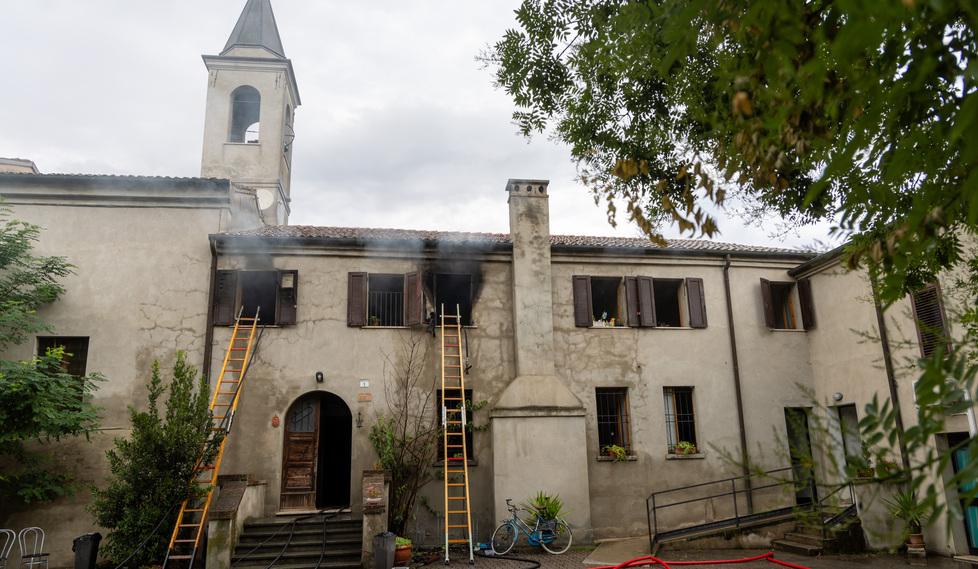 Bondeno, morta l’anziana soccorsa nell’incendio di Salvatonica. Aveva riportato ustioni al volto e agli arti