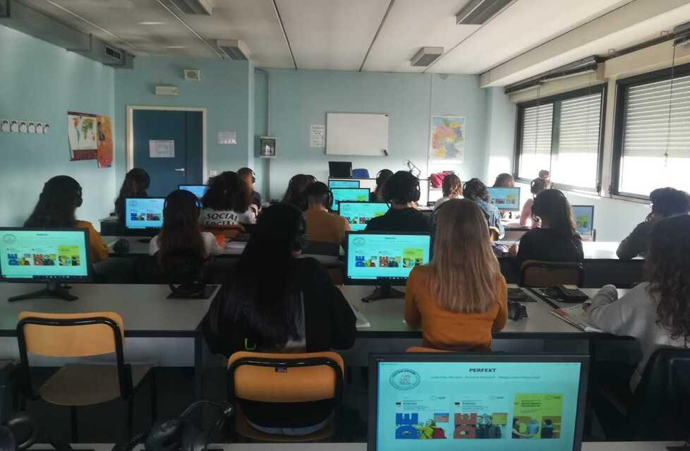 Scuola, allarme per i bidelli in provincia di Pistoia. A rischio sicurezza e pulizia