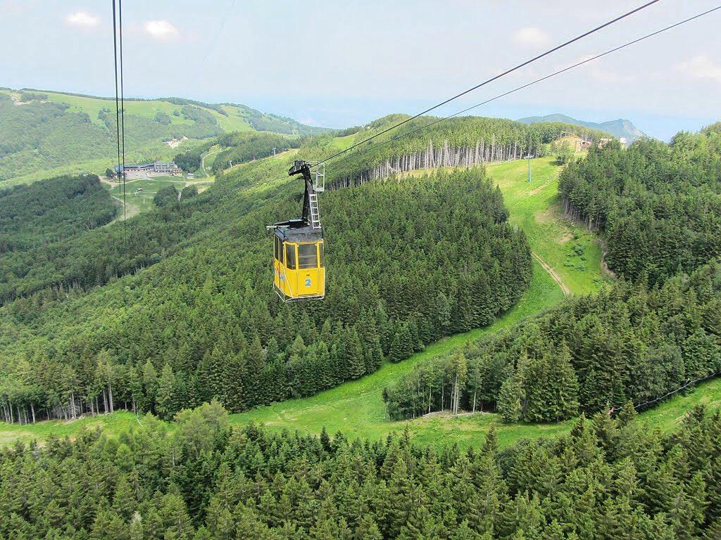 Sestola, pedinano la cassiera della funivia e tentano la rapina sotto casa sua