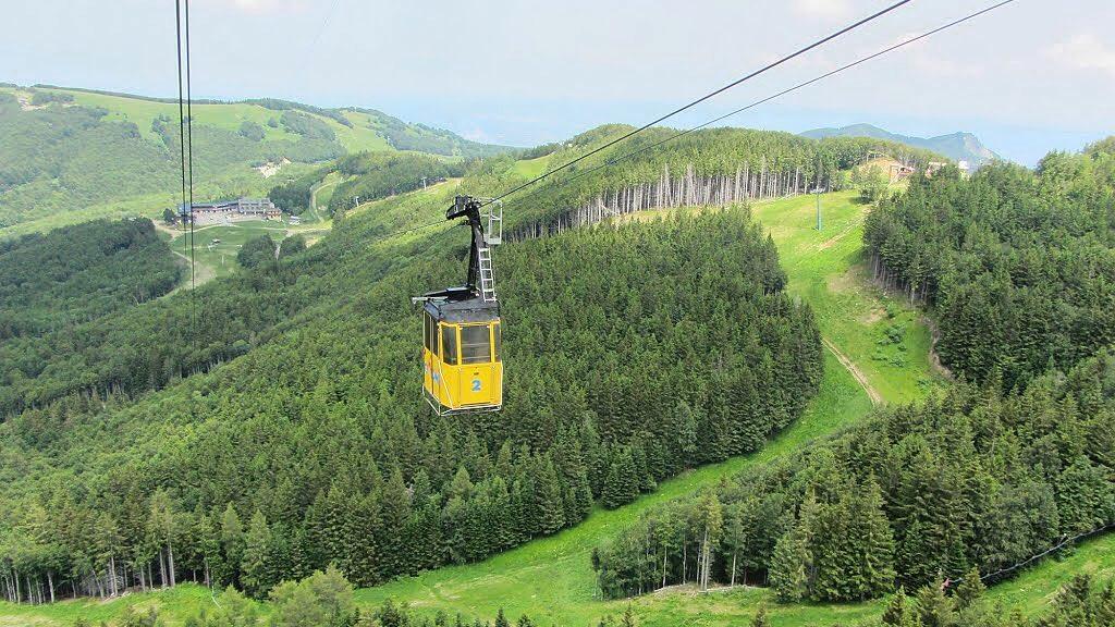 Sestola, pedinano la cassiera della funivia e tentano la rapina sotto casa sua