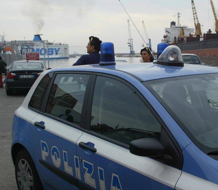 Agenti della polmare in porto (foto d'archivio)