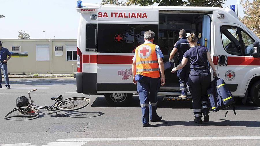 Modena, dura vita per gli autisti delle ambulanze: «Lavoriamo senza tutele e soste»