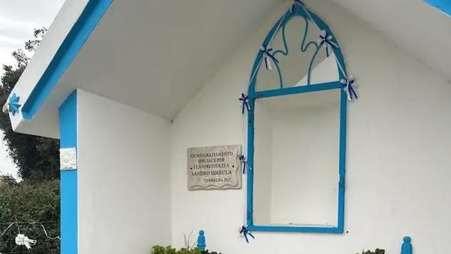 La teca vuota dopo il furto della statua