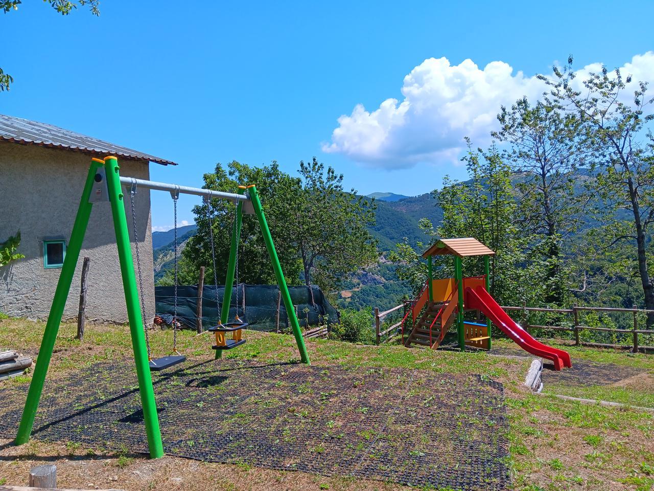 Miscoso, i bambini in vacanza raccolgono i soldi e nasce il campo giochi