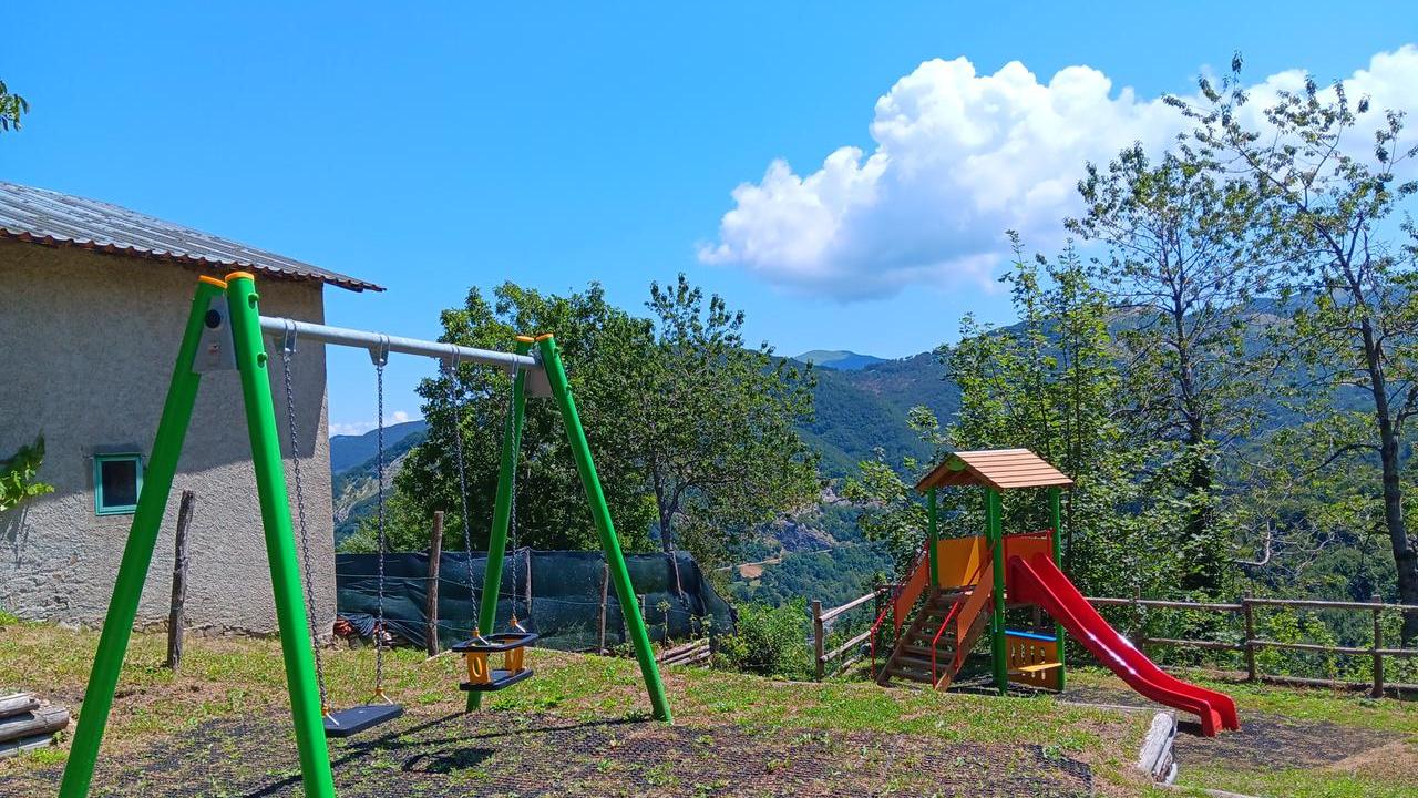 Miscoso, i bambini in vacanza raccolgono i soldi e nasce il campo giochi