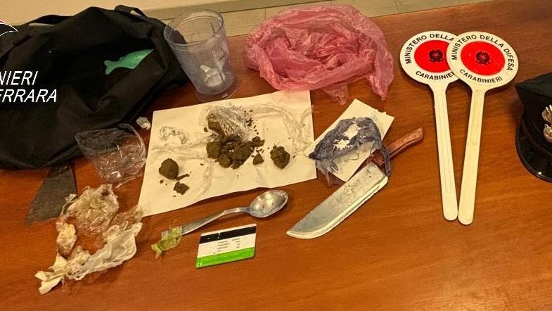 Bondeno, cocaina e hashish in casa: arrestato un 37enne