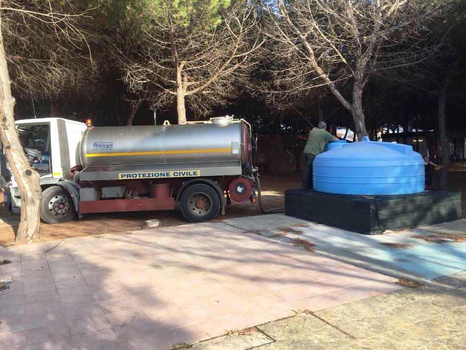 
	Una cisterna della Protezione civile (archivio)

