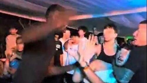 «Mio figlio massacrato in discoteca, poteva morire: chiedo giustizia»