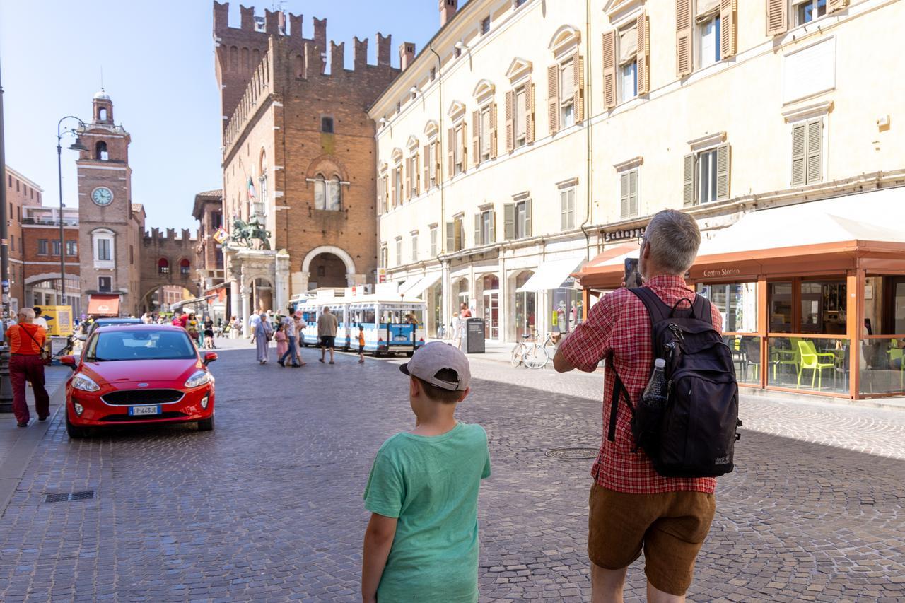 Ferrara, le camere in affitto battono gli hotel: «Tante sfuggono al fisco»