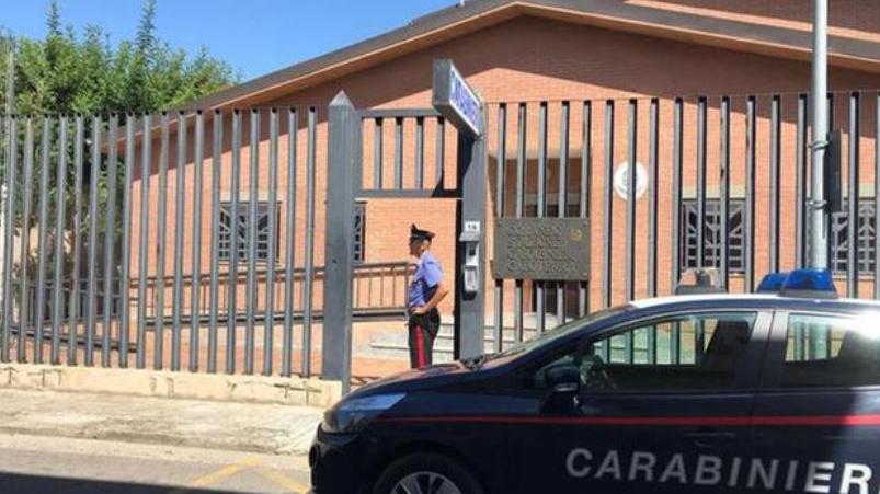 Capoterra: suonano al citofono, sparano a un 26enne e scappano