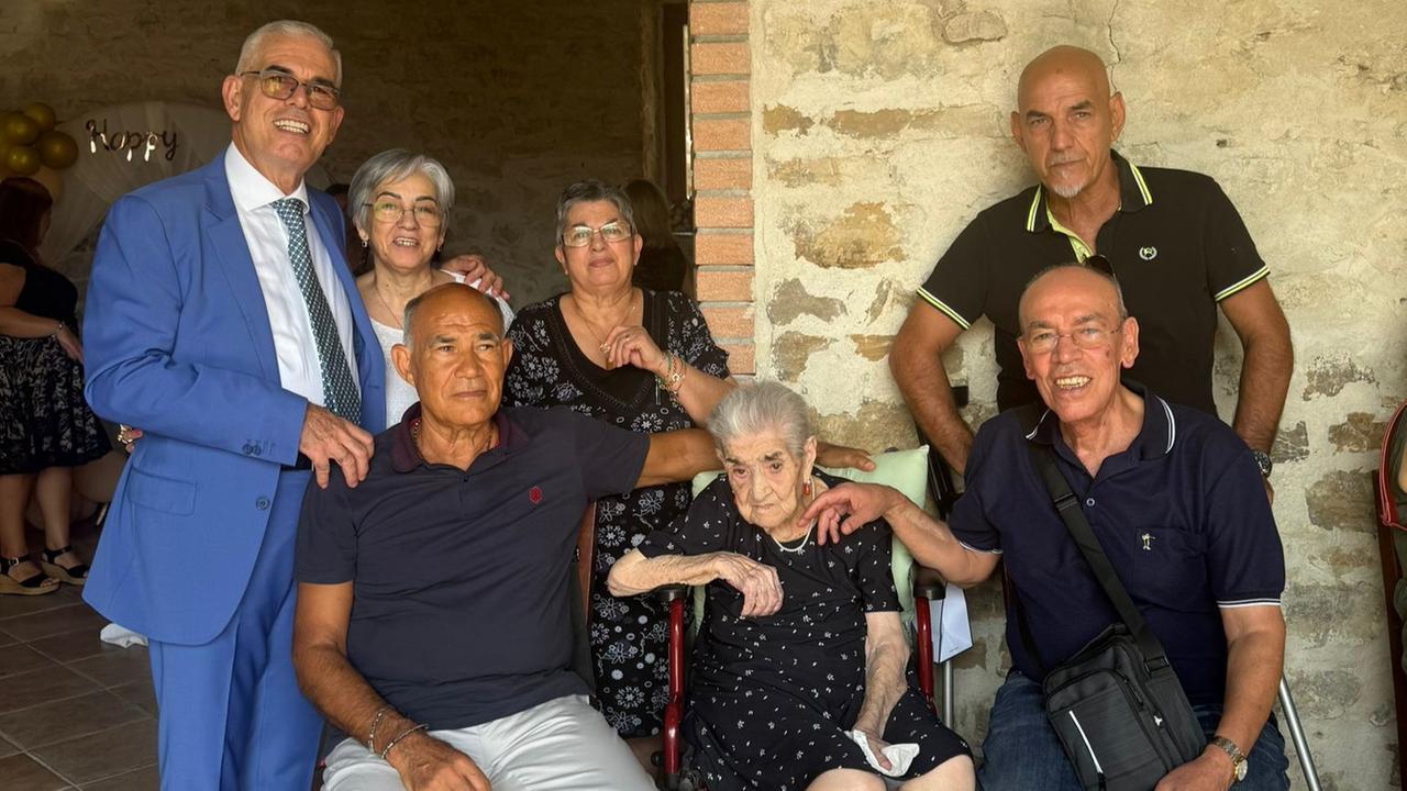 Gesico, compie 100 anni “Tzia” Floria Manca