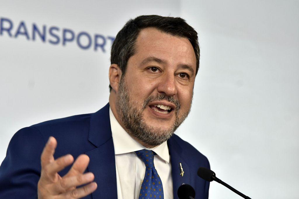 Ritardi dei treni, Salvini: «Entro fine agosto si torna ai tempi normali». Riguarda anche la Toscana