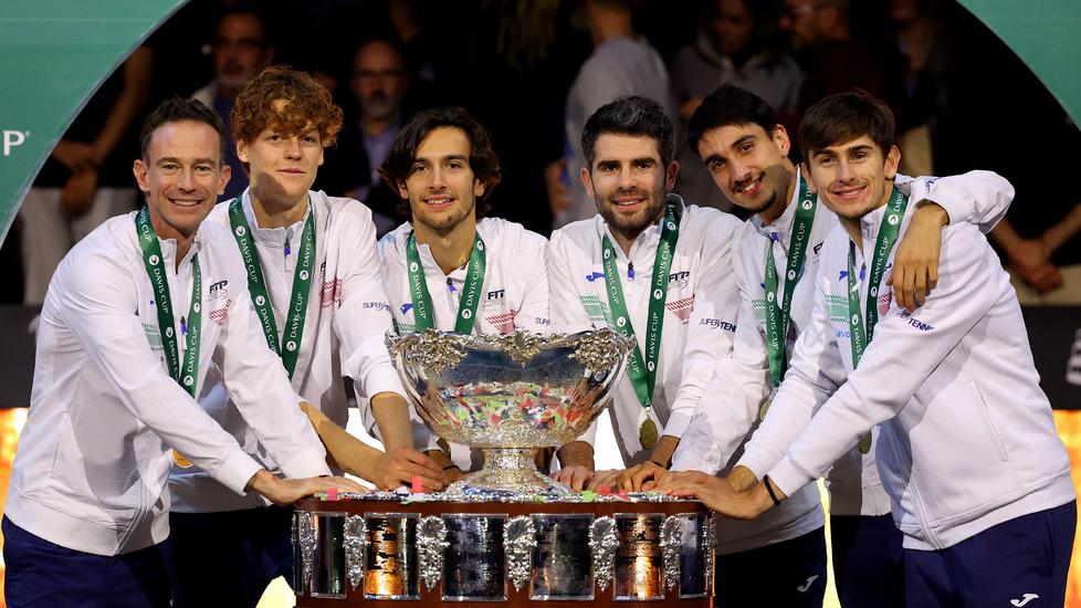 La Coppa Davis vinta da Sinner e soci in mostra al Ct Reggio