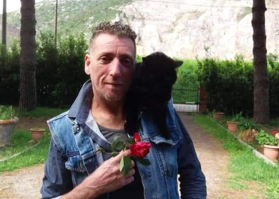 Cascina, trovato morto in casa a 54 anni: da due giorni nessuno lo vedeva