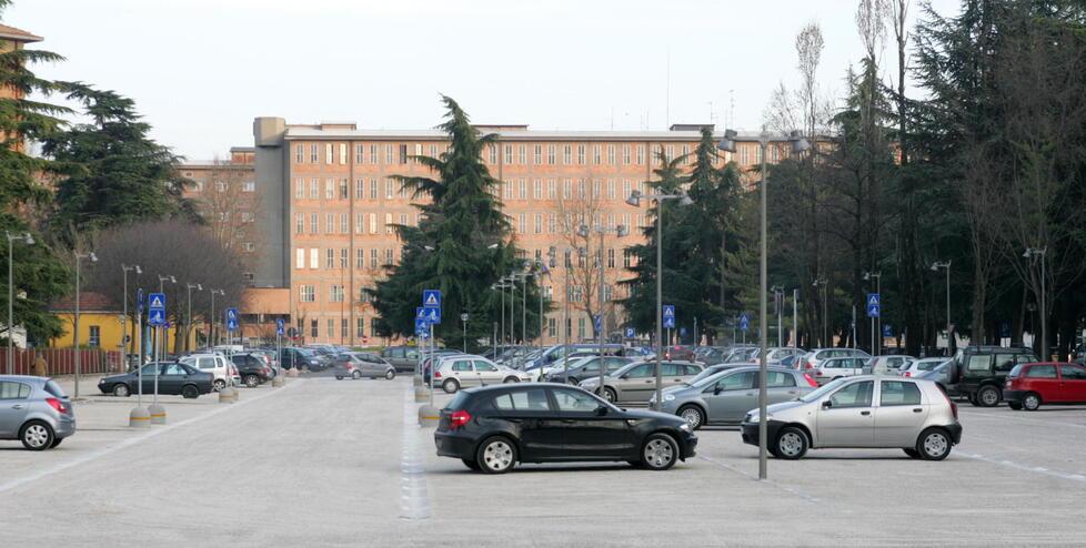 Sosta gratuita all’ospedale di Reggio Emilia, al via una raccolta firme