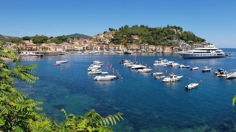 Una veduta di Porto Azzurro (foto d'archivio)