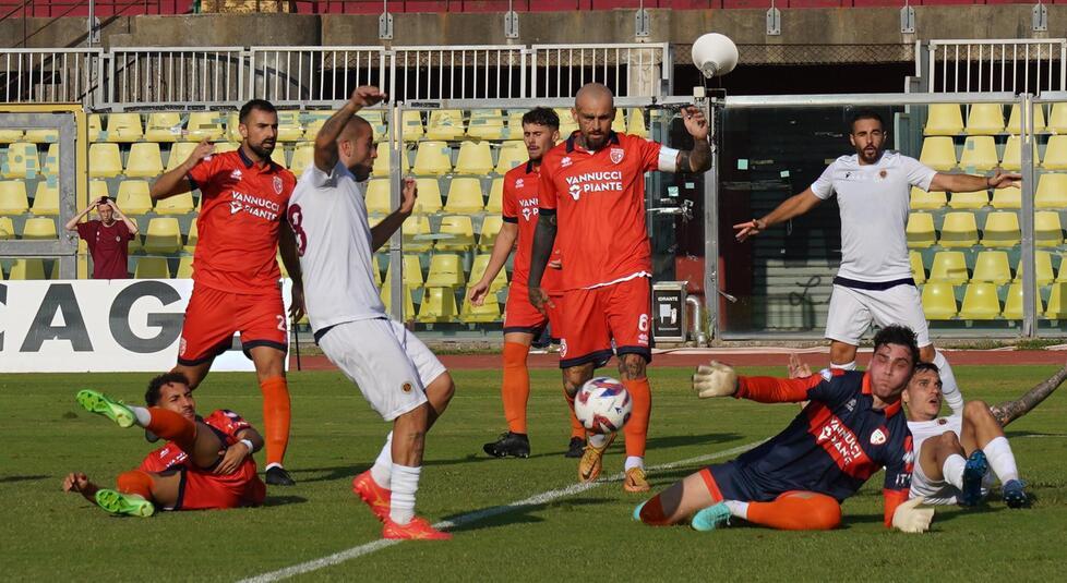 L’ultimo arrivato salva il Livorno: Currarino-gol e 1-1 con la Pistoiese. Cosa va e cosa non va