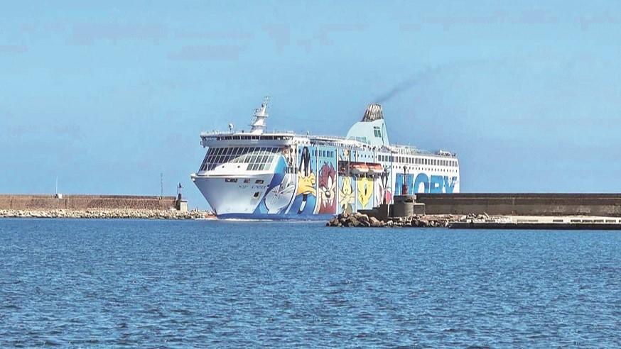 Odissea sulla nave Genova-Porto Torres: «Trattati come bestie, vergognoso»