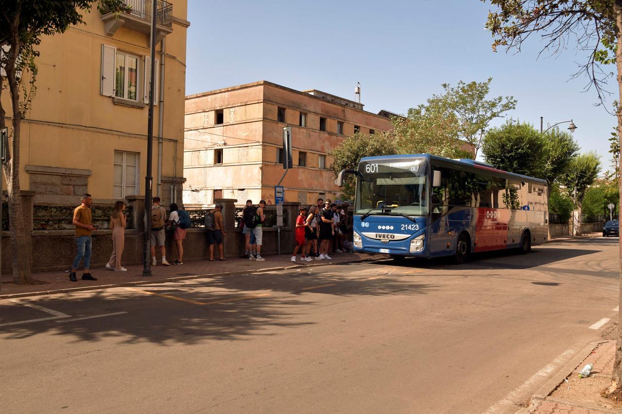 
	La fermata dell'Arst in via Vittorio Veneto (foto Vanna Sanna)

