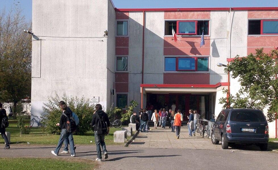 Ferrara, aule container al liceo Carducci ma «l’utilizzo sarà organizzato a rotazione»