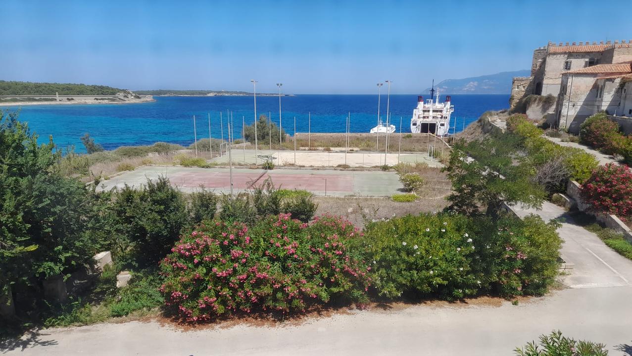 Una veduta del porto di Pianosa