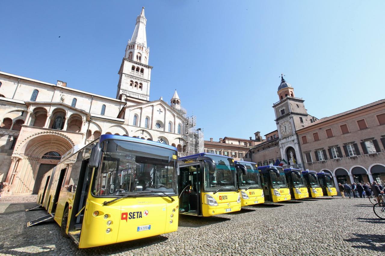 Modena, mancano gli autisti e saltano le corse dei bus