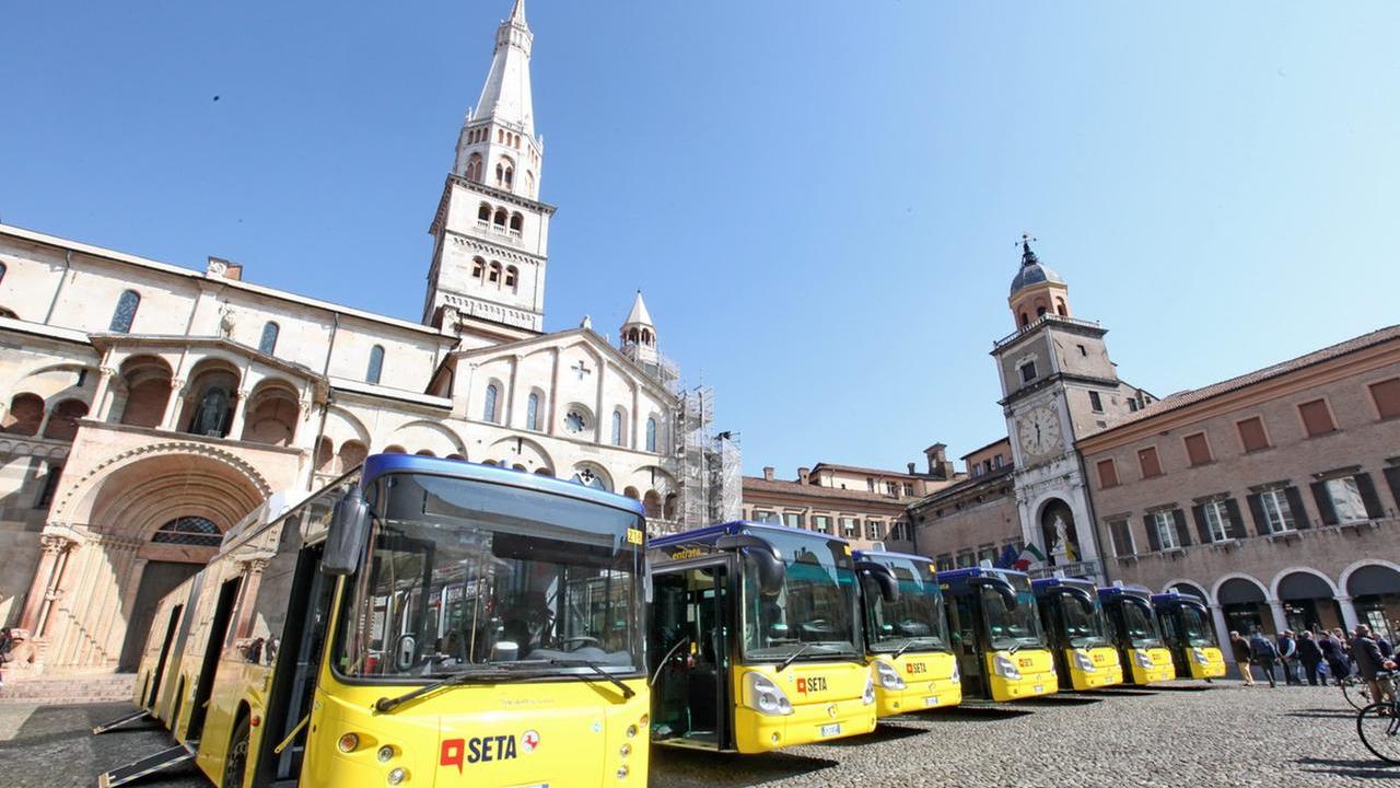Modena, mancano gli autisti e saltano le corse dei bus