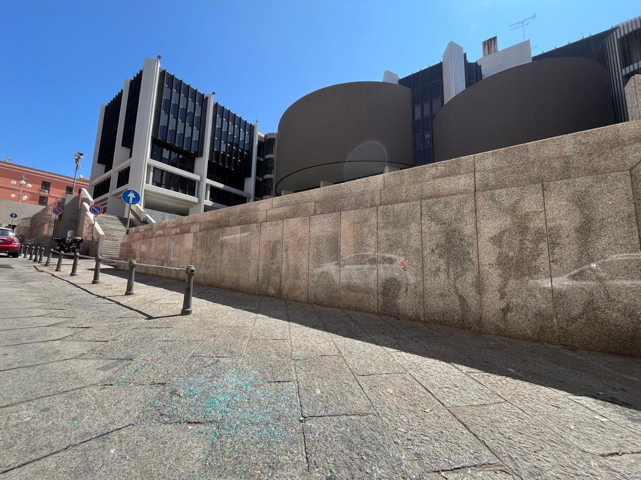 
	Alalrme bomba davanti al consiglio regionale&nbsp;

