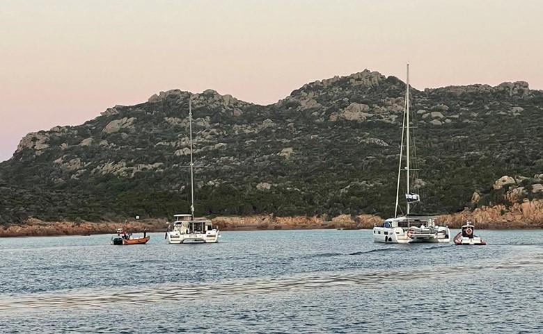 La Maddalena, ancoraggio selvaggio nel Parco: venti multati