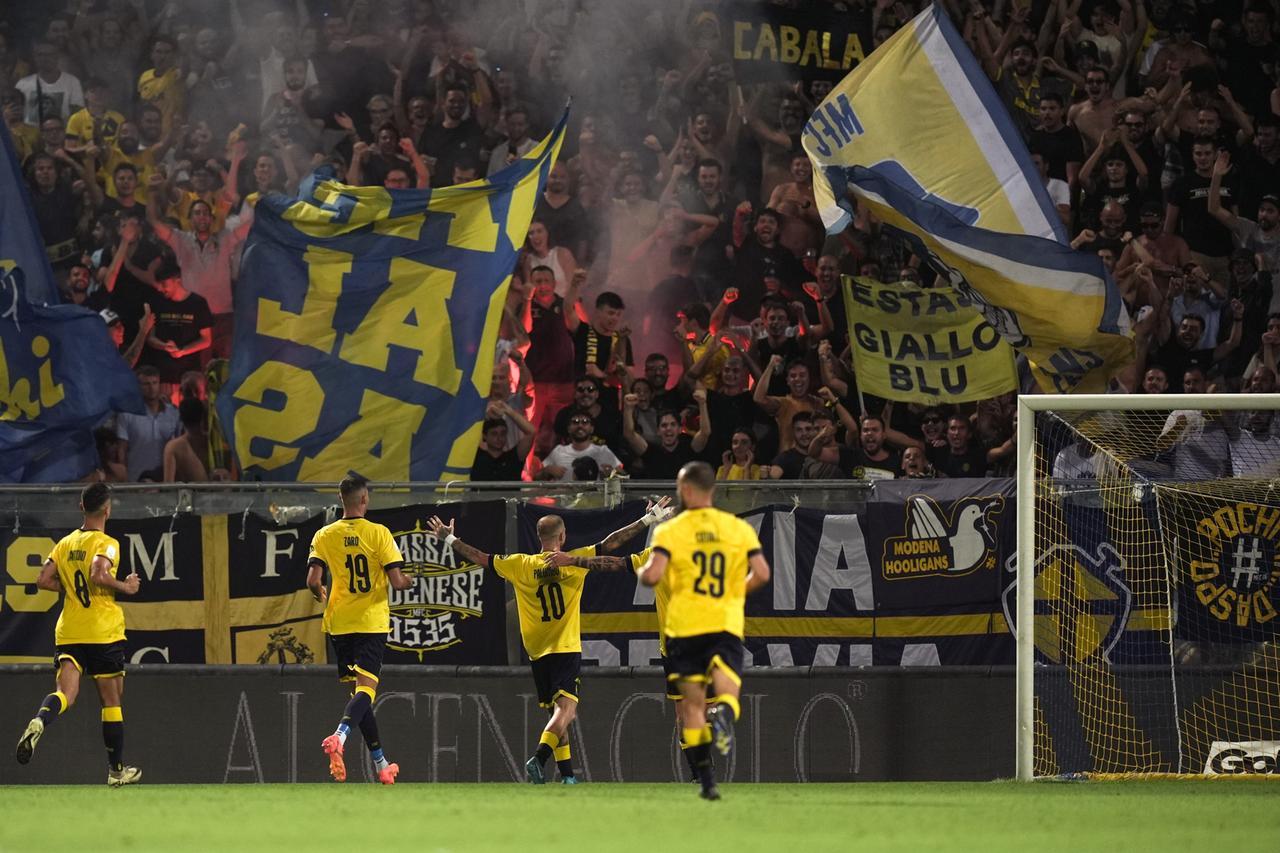 Il Modena rimonta il Bari e vince: che debutto al Braglia per i gialli