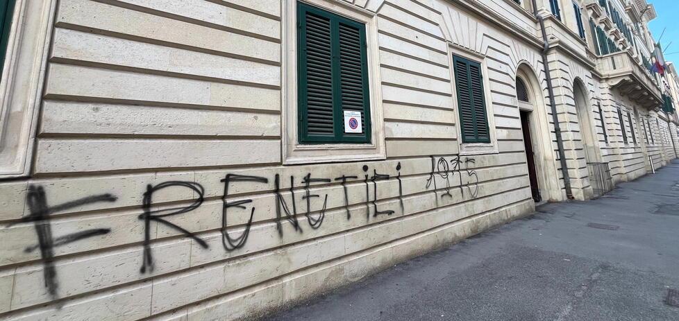 
	Il palazzo sfregiato

