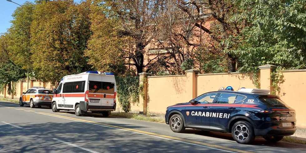 Badante precipita dal balcone: paura in via Vignolese a Modena
