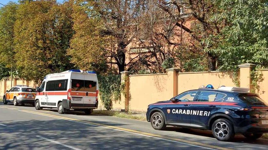 Badante precipita dal balcone: paura in via Vignolese a Modena