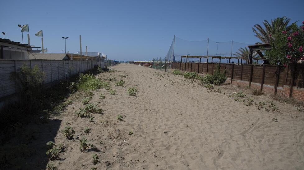Marina di Grosseto, il Comune non paga più: via le concessioni balneari alle associazioni