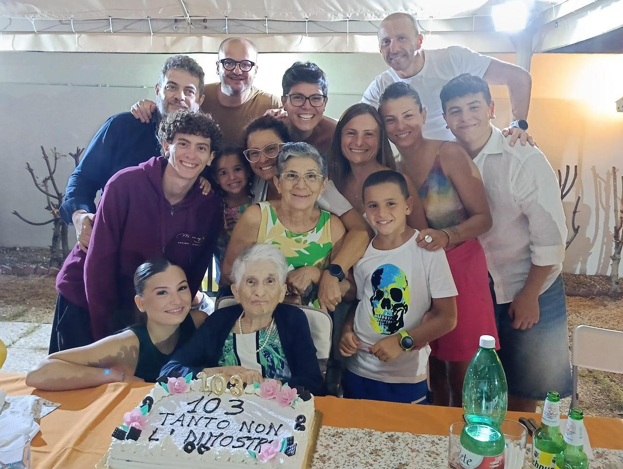 Olbia, grande festa per i 103 anni di Rina Zizi