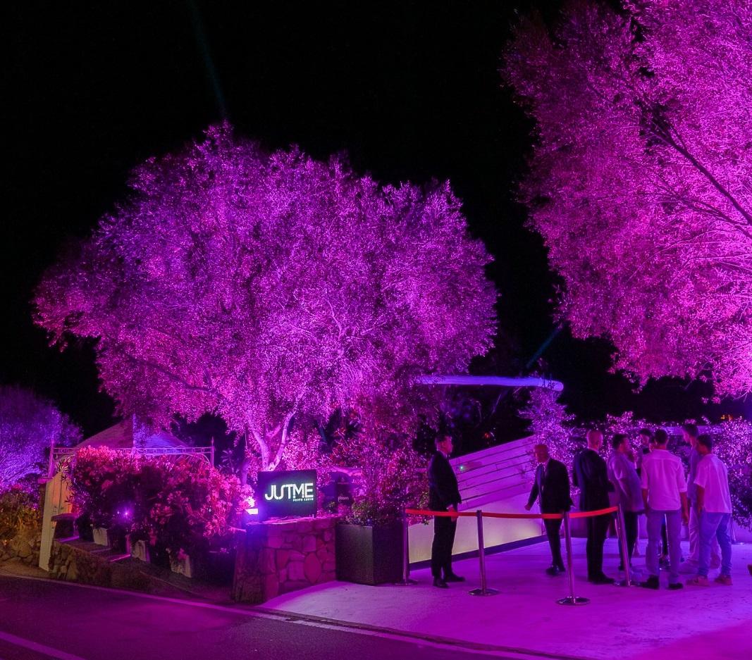 
	L'ingresso del Just me (@JustmePortoCervo)

