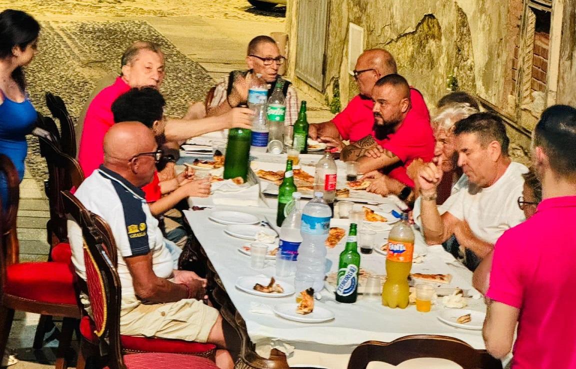 Candelieri a Sassari, la solidarietà dei Viandanti per il cero spezzato commuove i Falegnami