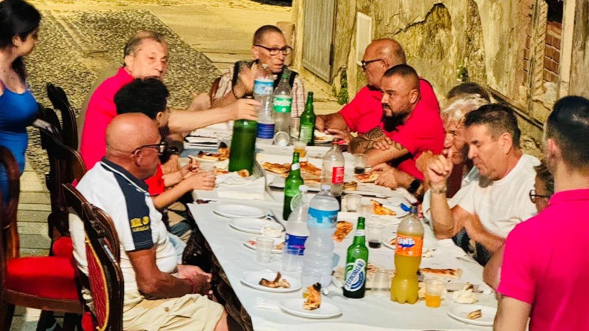 Candelieri a Sassari, la solidarietà dei Viandanti per il cero spezzato commuove i Falegnami