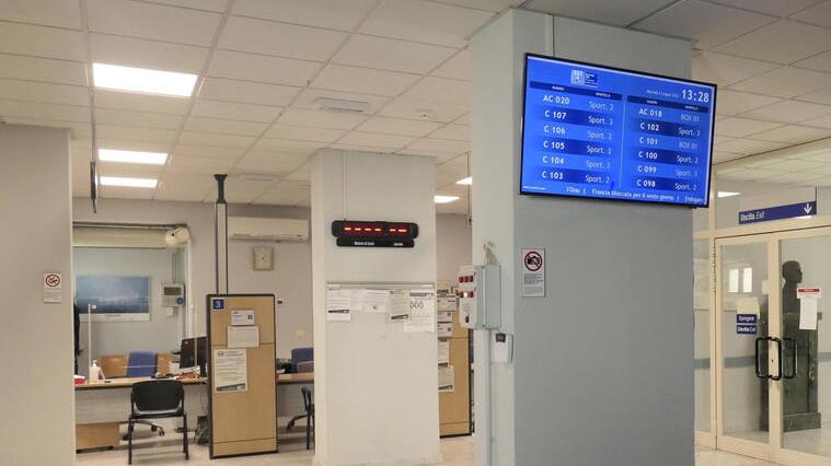 Viareggio, ecografia urgente ma all’Asl non c’è posto prima del 17 settembre: «Avevo un’appendicite grave, potevo morire»