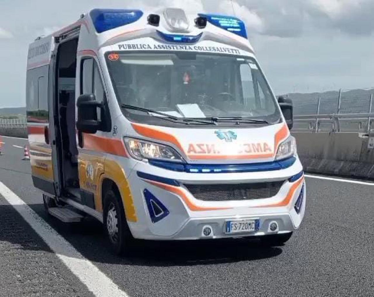 
	Un'ambulanza della Pubblica assistenza di Collesalvetti (foto d'archivio)

