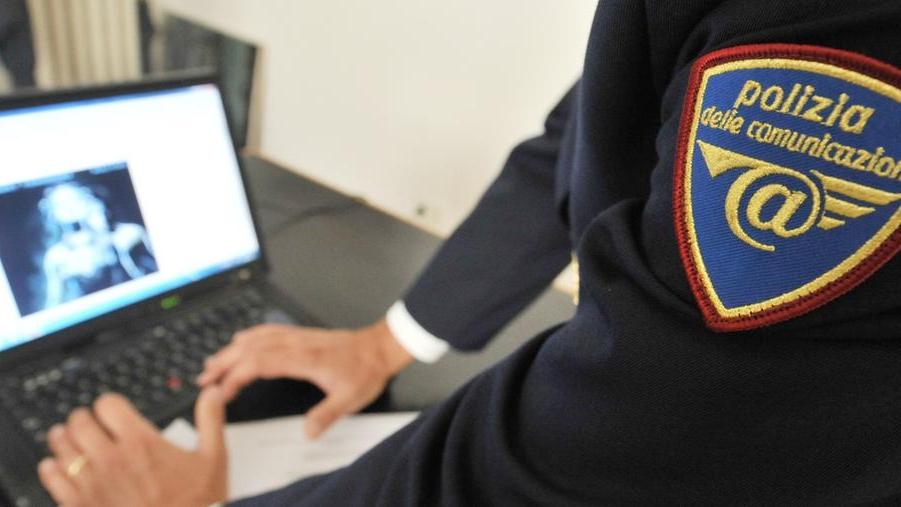 La truffa infesta i cellulari in Toscana: la proposta per guadagnare 500 euro al giorno e come ottengono il denaro